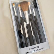 MAC Complexion Brush Set